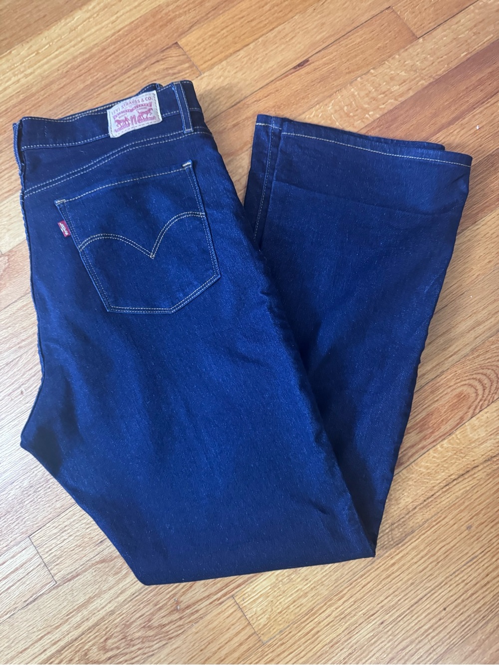 Bundle 4 $10 items for $30 Levi's Women’s Dark Blue Bootcut Jeans size 32